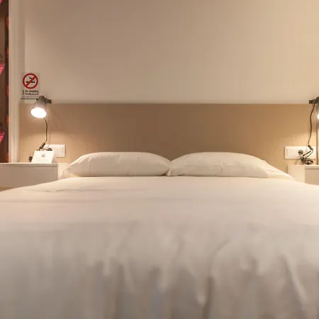 Host & Hotel