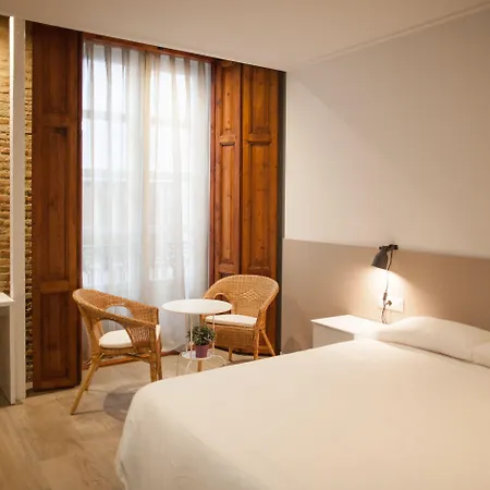 Host & Hotel