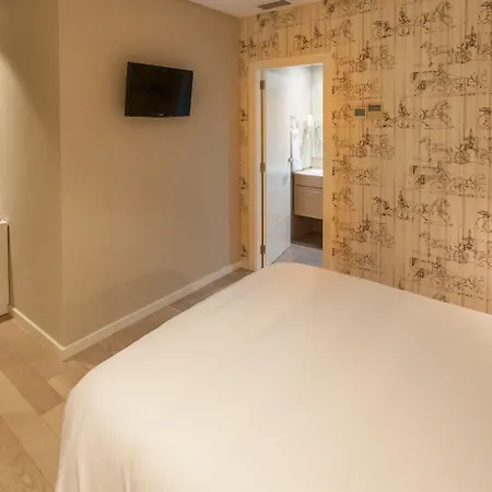 Host & Hotel