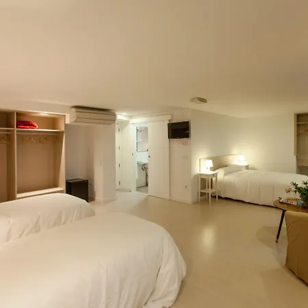 Host & Hotel
