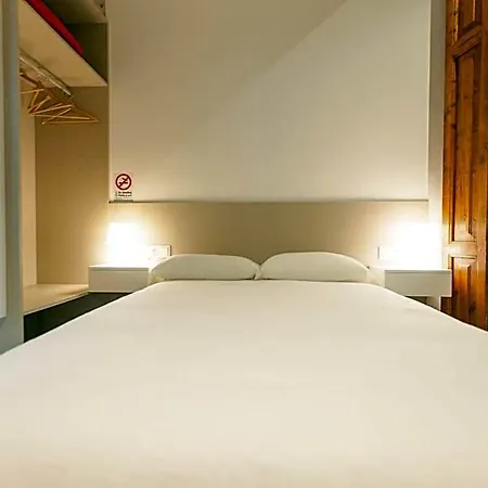 Host & Hotel