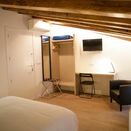Guest house Host & Valencia